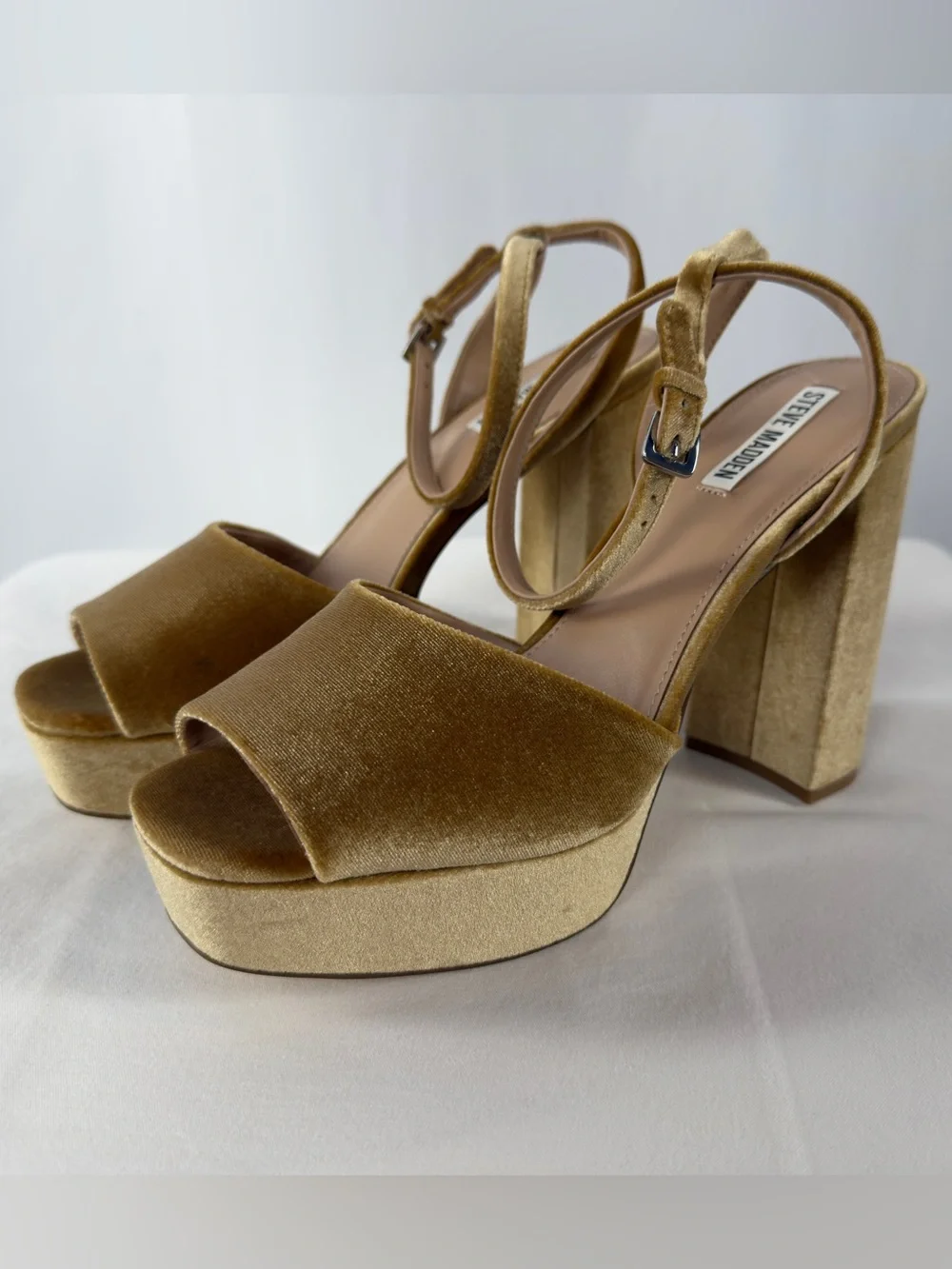 Steve Madden Lourdes Velvet Platform Sandals in Gold Size‎ 9.5